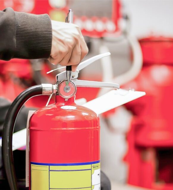 F sınıfı yangın tüpünün iç yapısı: Özel söndürme maddesi, basınçlı gaz tüpü ve püskürtme mekanizması.